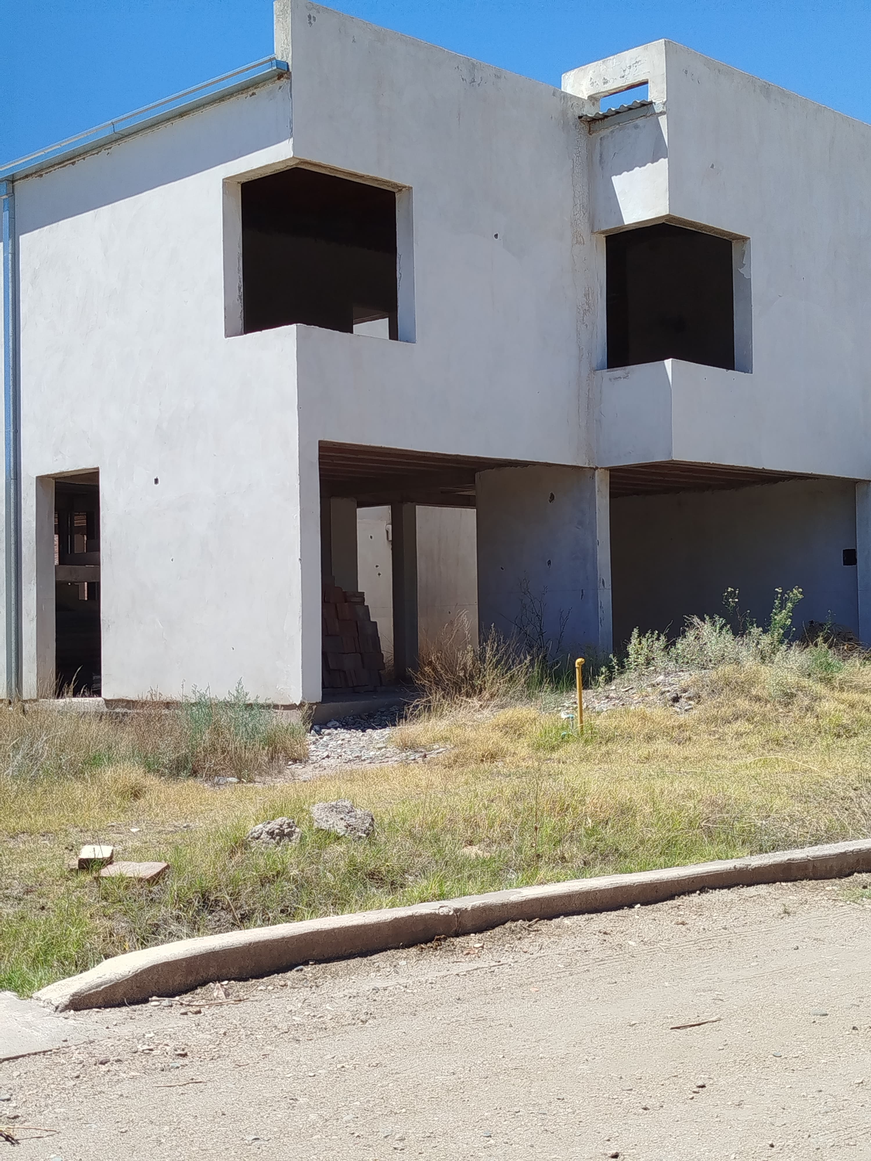 Casa en obra gruesa – 3 dormitorios – Pasaje Comunero Bertona, El Cerrito