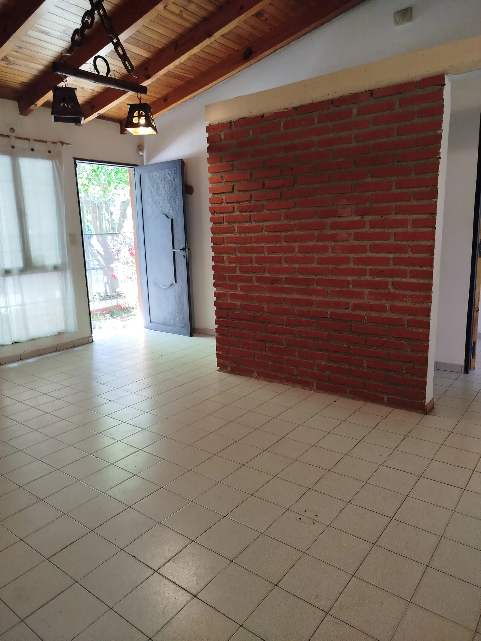 Amplia casa familiar en Barrio Isros – San Rafael